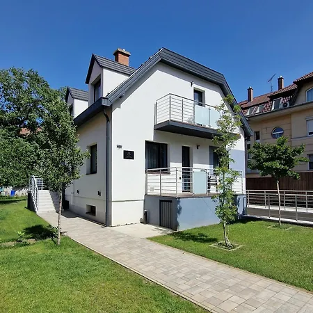 My Time Apartman, Friendly Atmosphere, Free Parking דירה